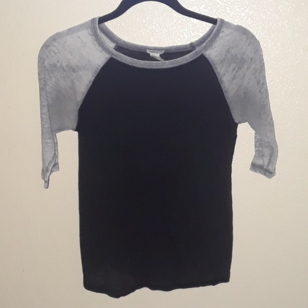 Mid sleeve tee